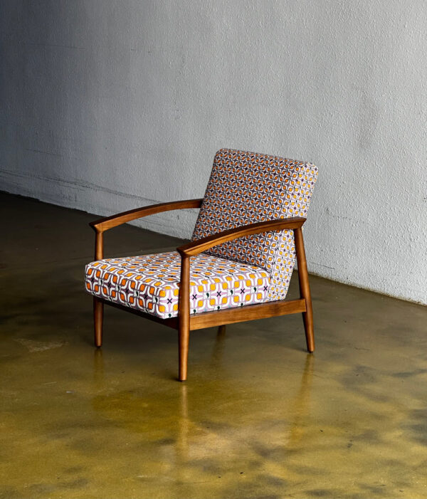 Kursi Klasik Berlengan Full Bantalan Kayu Jati Jepara