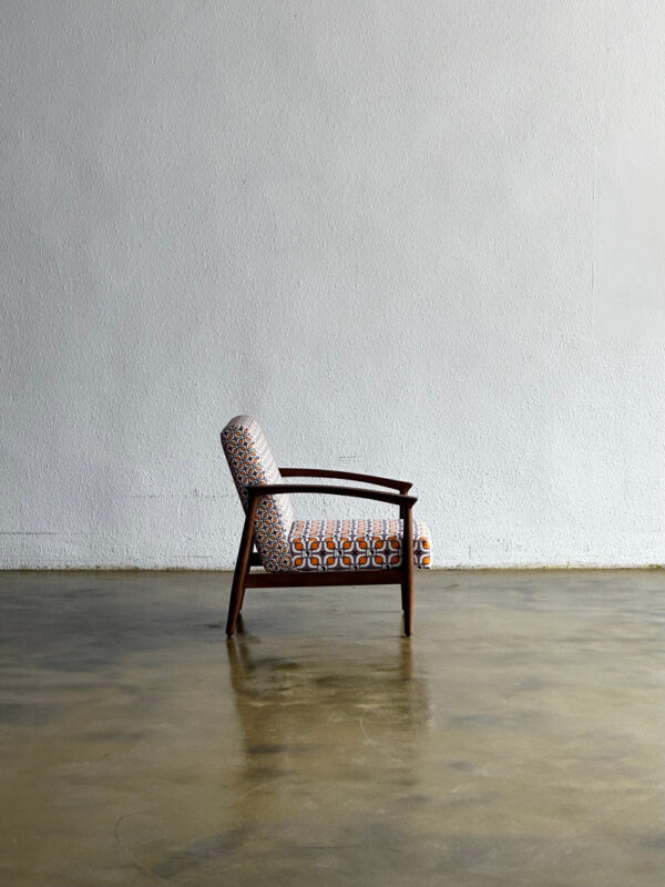 Kursi Klasik Berlengan Full Bantalan Kayu Jati Jepara