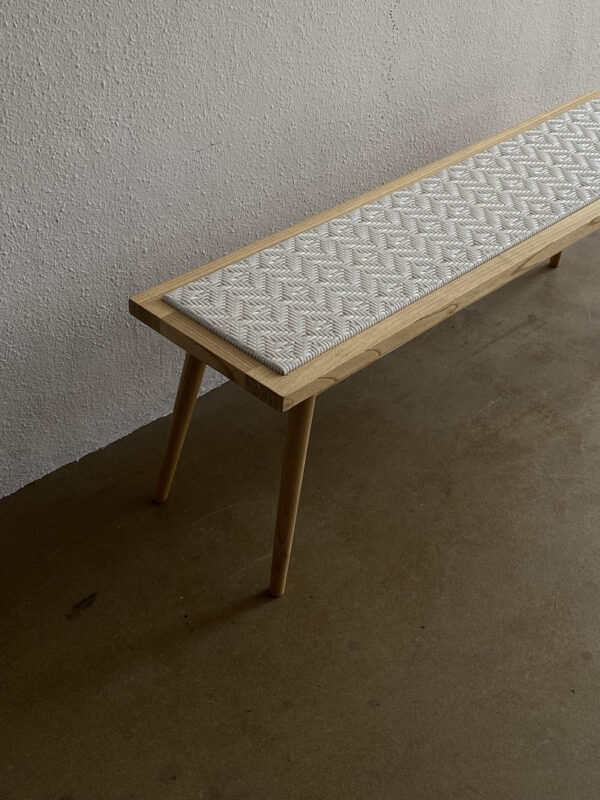 Bench Kombinasi Tenun Rotan Sintetis Kayu Jati – Desain Natural