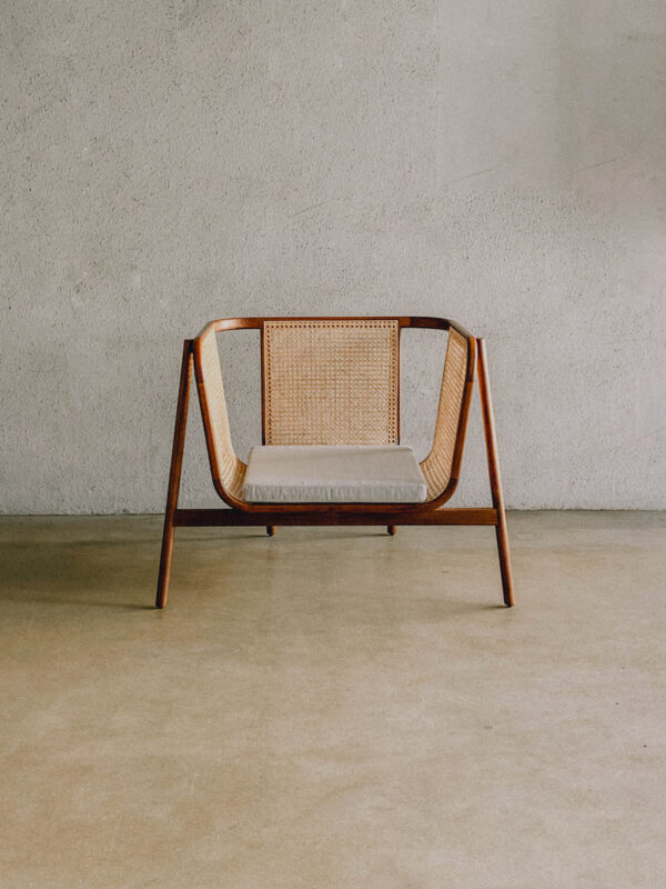 Kursi minimalis kombinasi tenun rotan