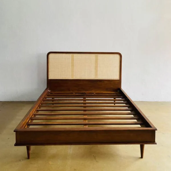 Tempat tidur retro minimalis kombinasi rotan