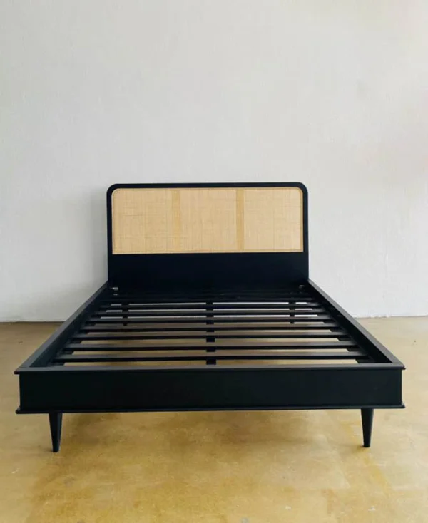 Tempat tidur retro minimalis kombinasi rotan
