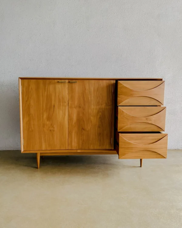 Cabinet minimalis 3 pintu jati jepara