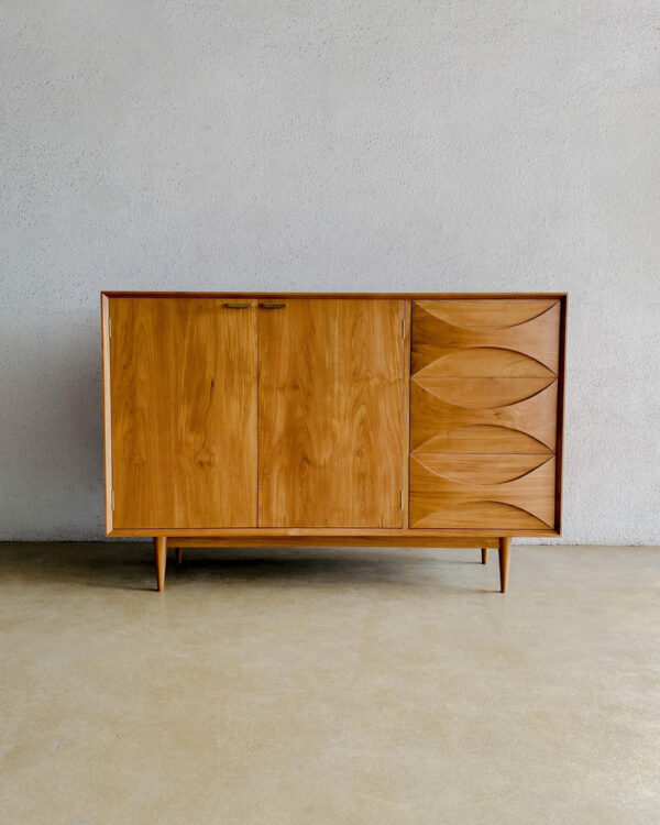 Cabinet minimalis 3 pintu jati jepara