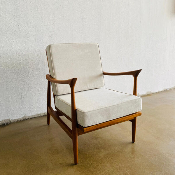 Kursi minimalis berlengan jari jari