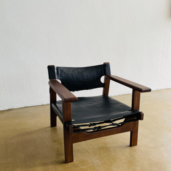 kursi santai minimalis berlengan kain leather hitam