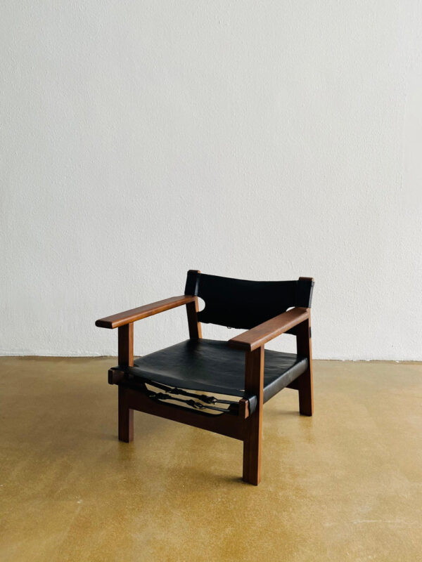 kursi santai minimalis berlengan kain leather hitam