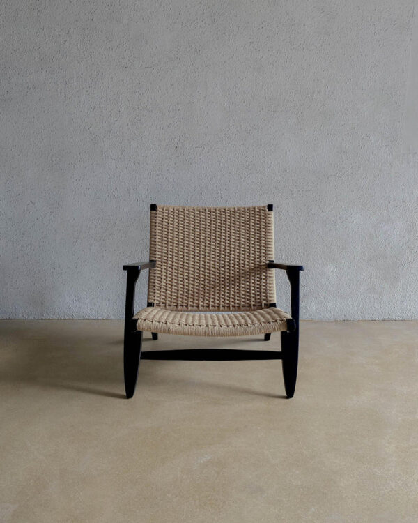 kursi santai klasik kombinasi tenun rotan