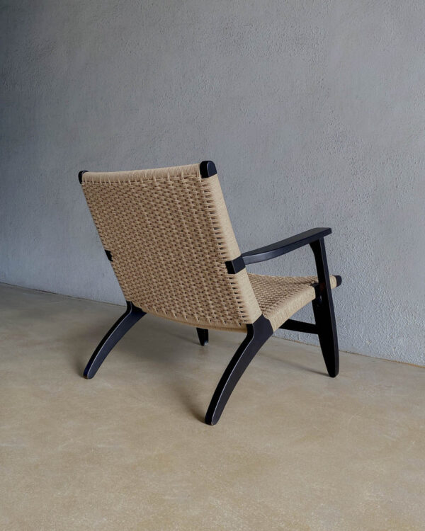 kursi santai klasik kombinasi tenun rotan