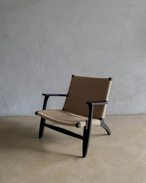 kursi santai klasik kombinasi tenun rotan