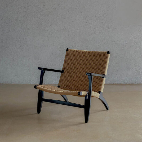 kursi santai klasik kombinasi tenun rotan