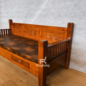 Bale-bale minimalis dari kayu jati Jepara dengan ukiran bunga dan desain elegan