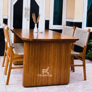 Kursi makan minimalis kayu jati Jepara dengan sandaran rotan sintetis elegan