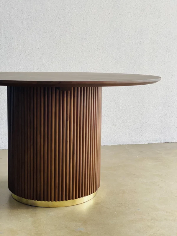 Meja Bulat kaki salur