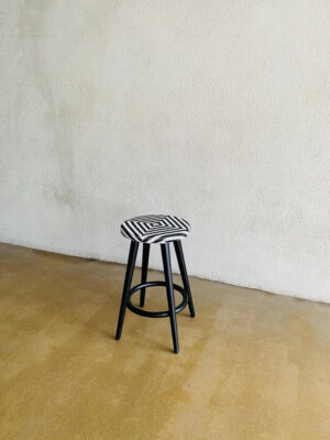 Stool rotan sintetis hitam kaki jati
