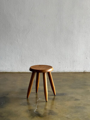 stool minimalis kaki bubut kayu jati