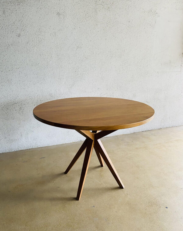 Meja Circle minimalis