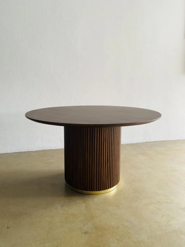 Meja Bulat kaki salur