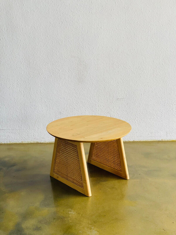 Meja Minimalis Oval dengan Kaki Rotan Anyam Handmade