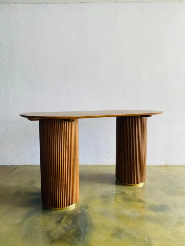 Meja bar kaki salur jati dan besi desain minimalis