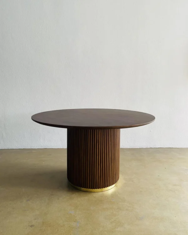 Meja Bulat kaki salur