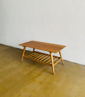 Meja minimalis retro dari kayu jati solid dengan rak bawah fungsional