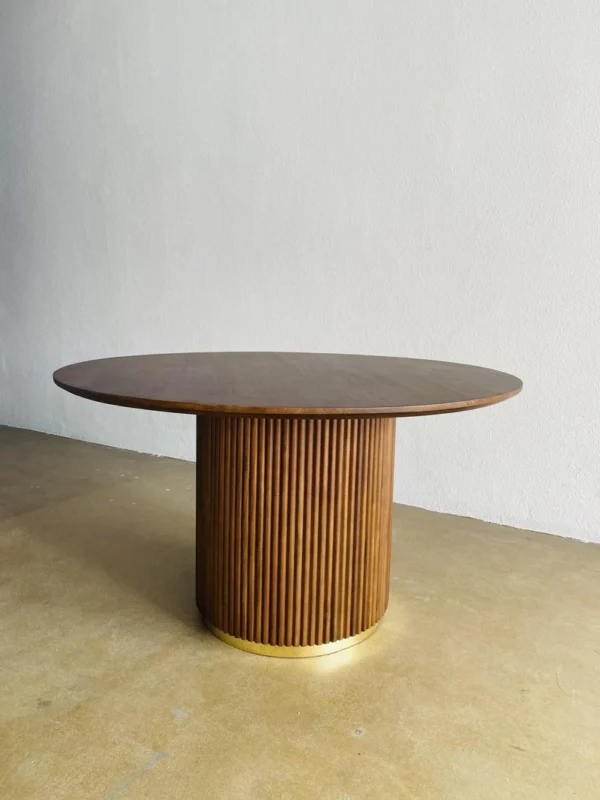 Meja Bulat kaki salur