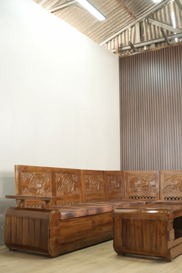 set sofa sudut l shape kayu jati ukiran klasik dengan meja kopi jepara