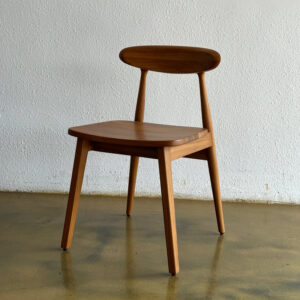 kursi makan minimalis kayu jati dengan desain ergonomis