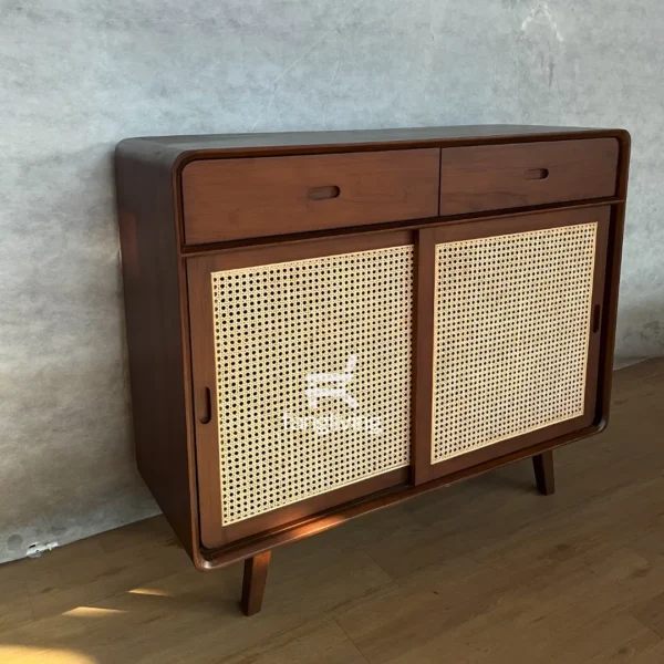 Rak sepatu jati minimalis dengan pintu rotan geser, model retro Jepara buatan Fangliving