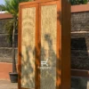 Tampilan depan lemari rotan kayu jati dua pintu berkualitas