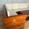 Desain sudut sofa kayu jati modern dengan ukiran blok
