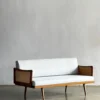 Sofa minimalis kayu dan rotan modern untuk ruang tamu
