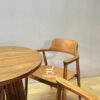 Set meja makan bulat kayu solid modern