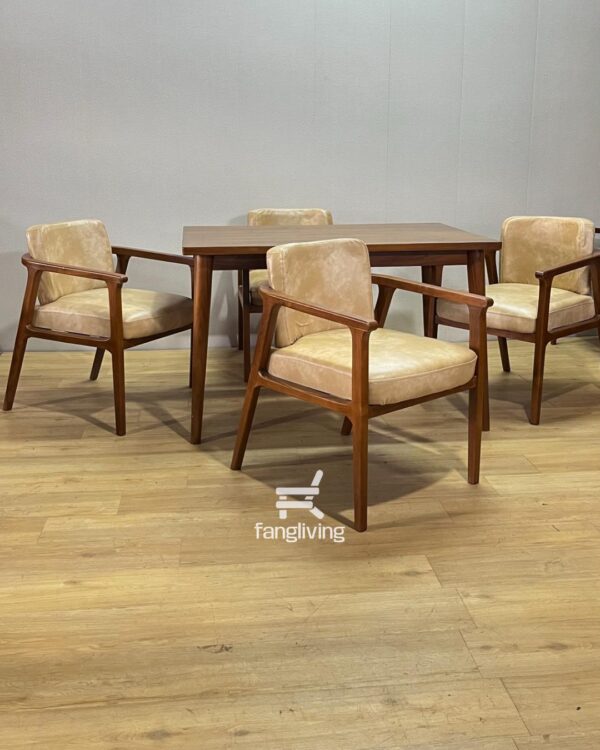 set kursi makan minimalis jok wine cream