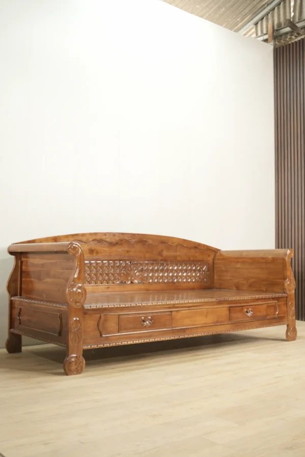 bale bale kursi daybed kayu jati ukiran klasik dengan laci penyimpanan jepara